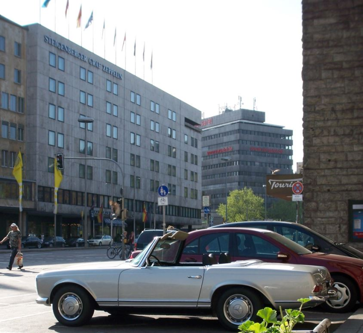 Zeitlose Eleganz - ein 280SL macht auch heute eine gute Figur mit dem klassischen Understatement jener Jahre